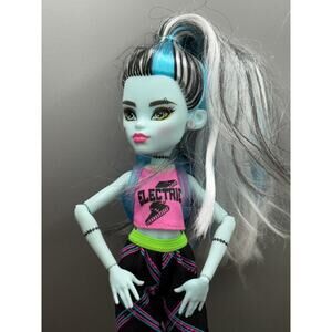 Monster High Creepover Party Frankie Stein Prostetic Leg